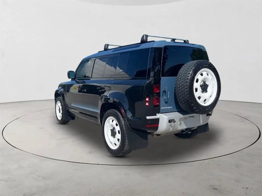 2024 Land Rover Defender 110 S photo 1