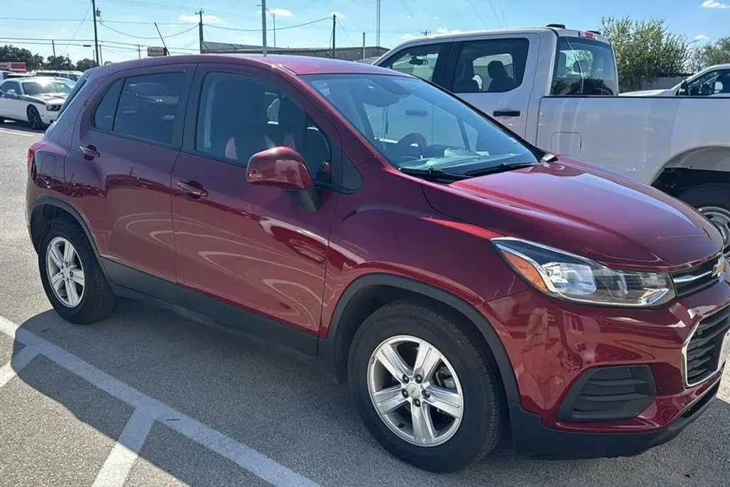 2021 Chevrolet Trax LS photo 1