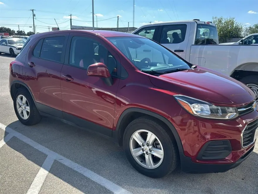 2021 Chevrolet Trax LS photo 1