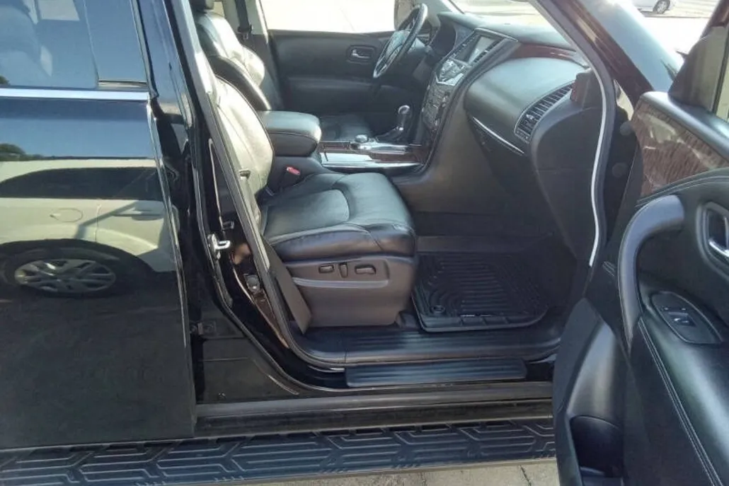 2020 Nissan Armada SV photo 1