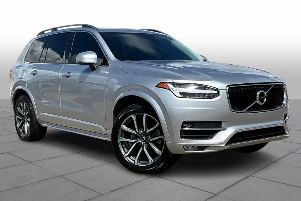2019 Volvo XC90 Momentum photo 1