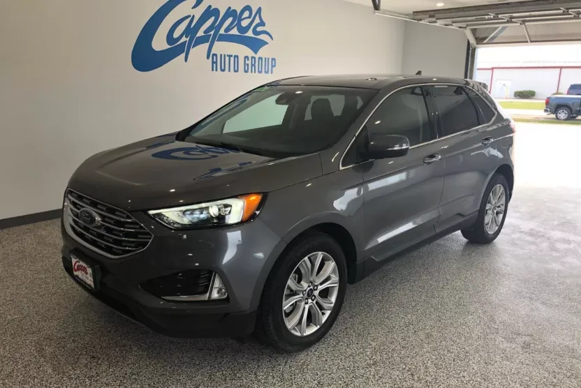 2022 Ford Edge Titanium photo 1