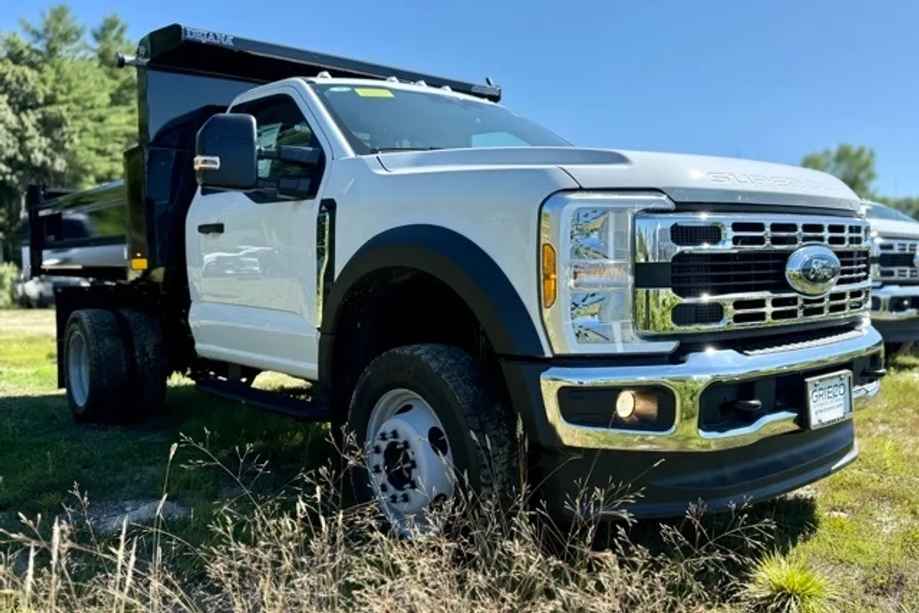 2025 Ford F-550 XL photo 1