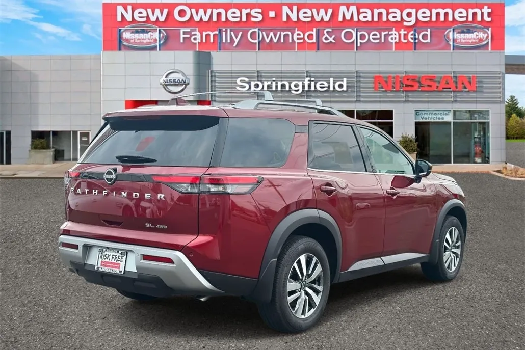 2024 Nissan Pathfinder SL photo 1