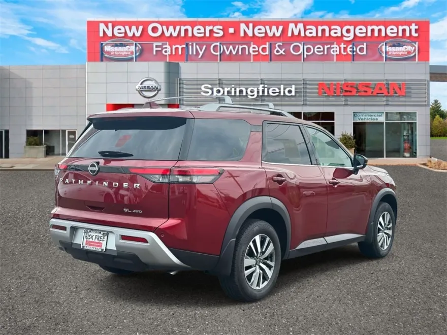 2024 Nissan Pathfinder SL photo 1