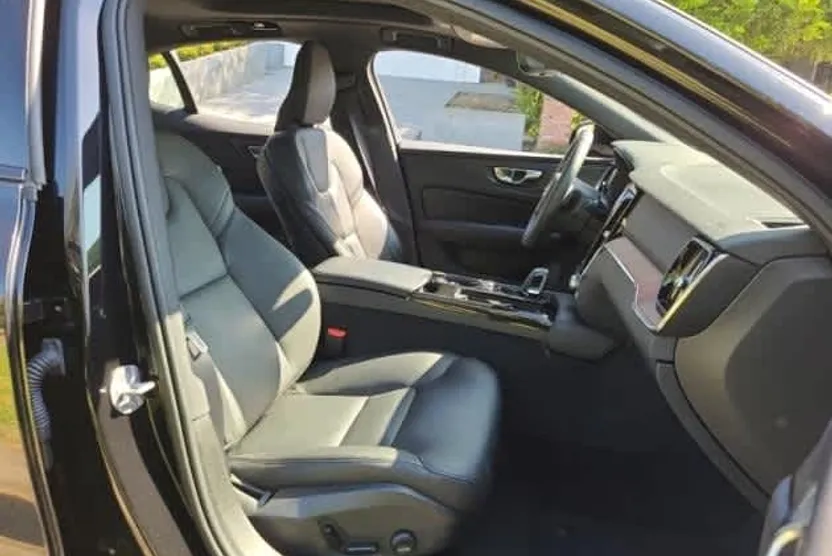 2023 Volvo S60 Recharge Plus Black Edition photo 1