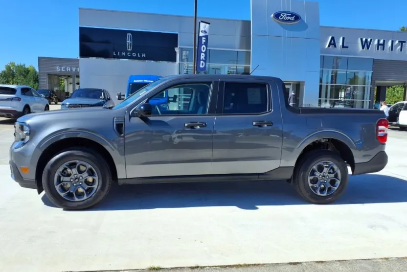 2025 Ford Maverick XLT photo 1