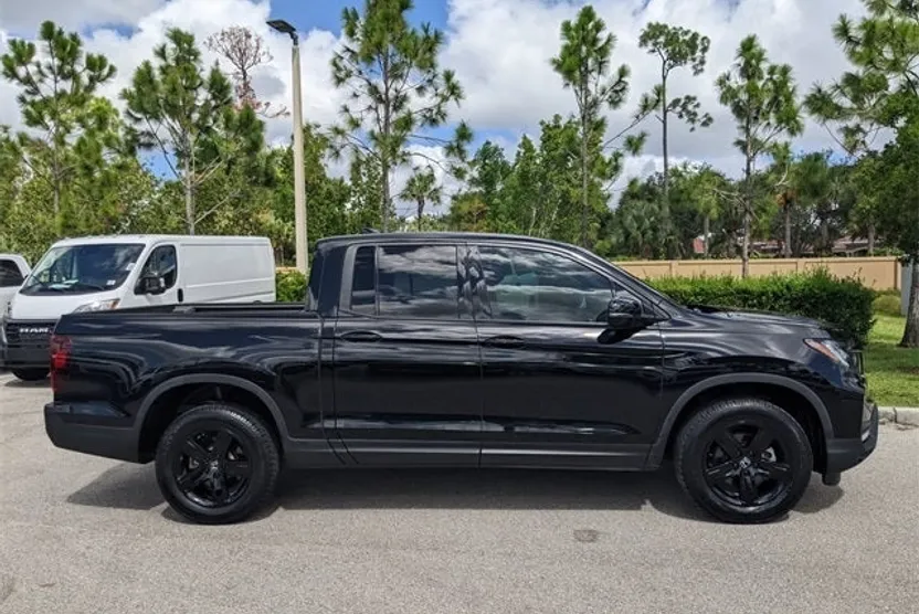 2023 Honda Ridgeline Black Edition photo 1