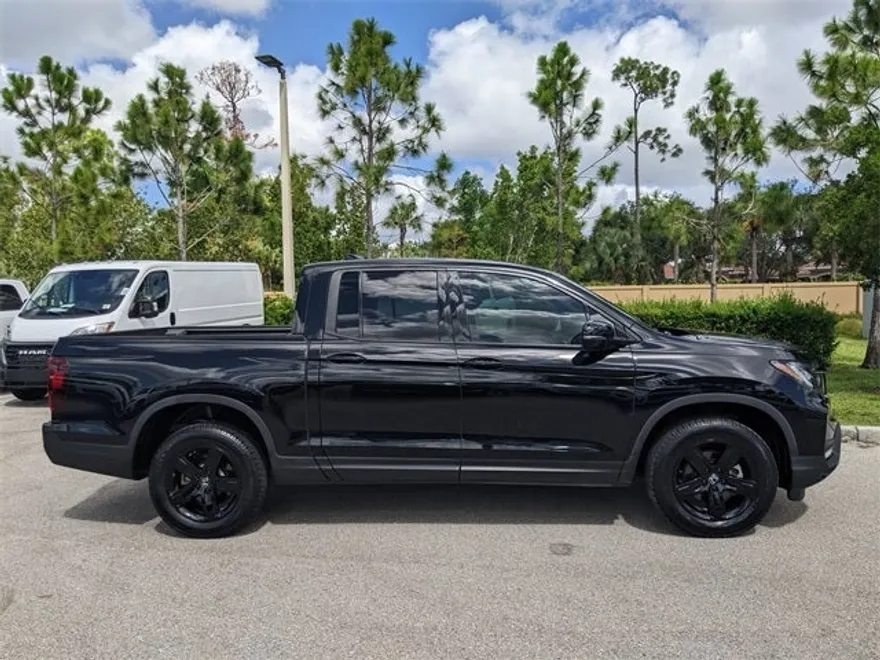2023 Honda Ridgeline Black Edition photo 1
