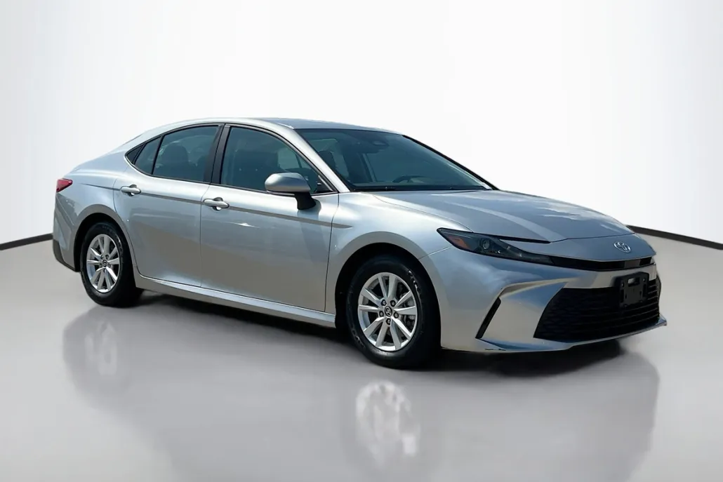 2025 Toyota Camry LE photo 1