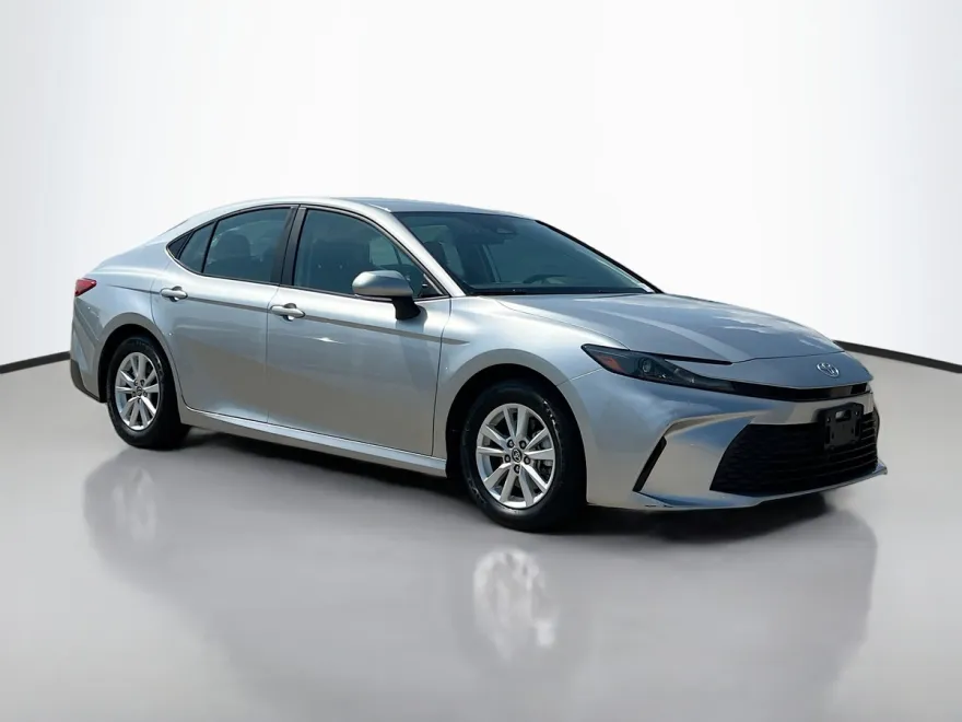2025 Toyota Camry LE photo 1