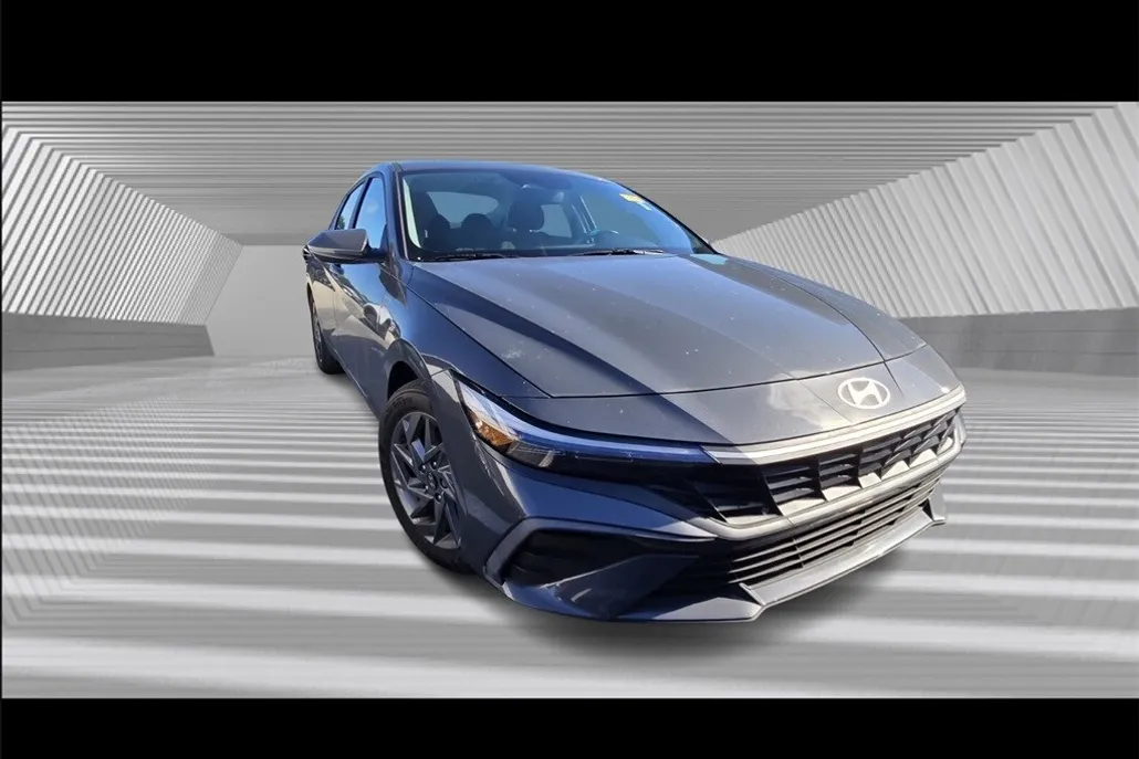 2024 Hyundai Elantra SEL photo 1