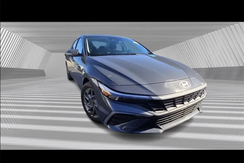 2024 Hyundai Elantra SEL photo 1