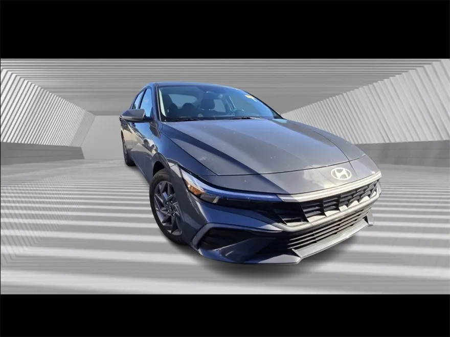 2024 Hyundai Elantra SEL photo 1