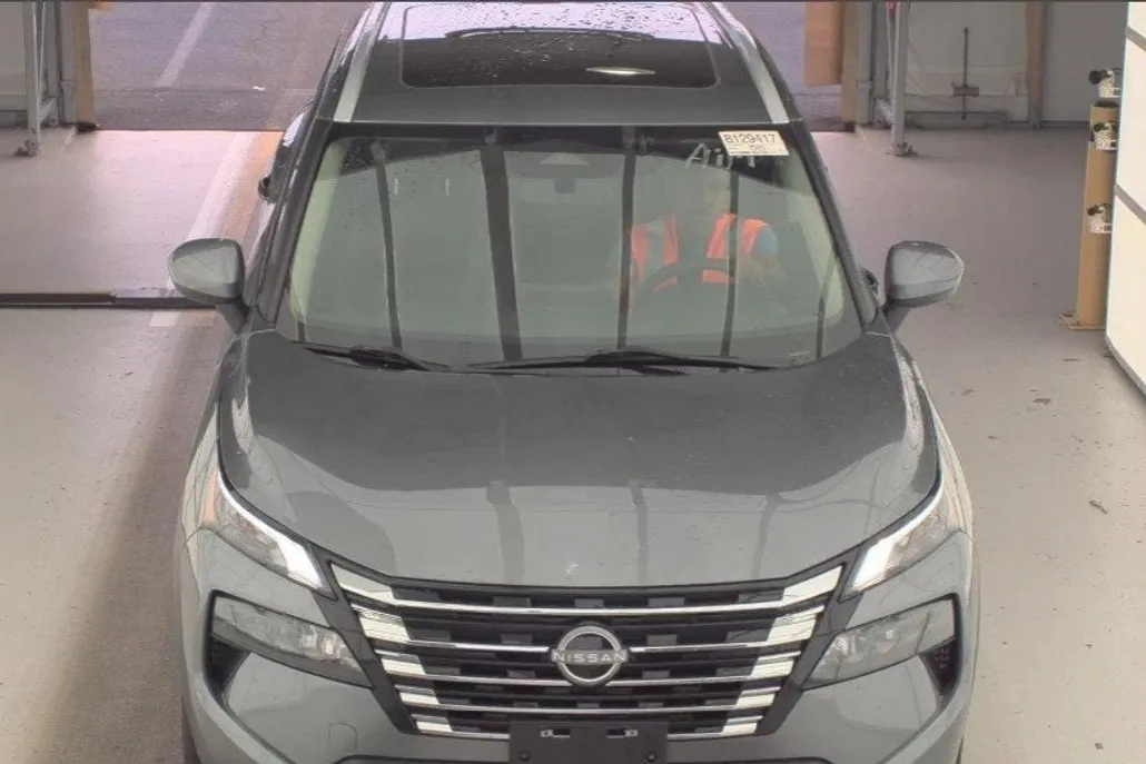 2024 Nissan Rogue SV photo 1