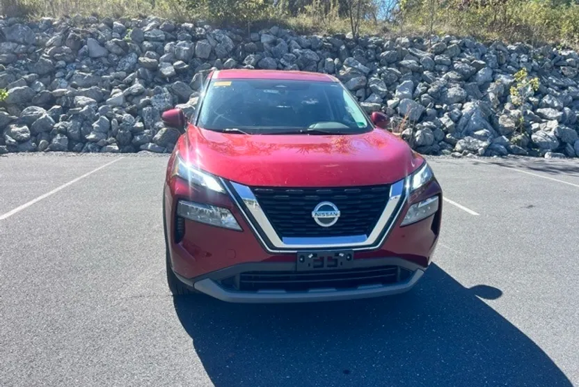 2021 Nissan Rogue SV photo 1