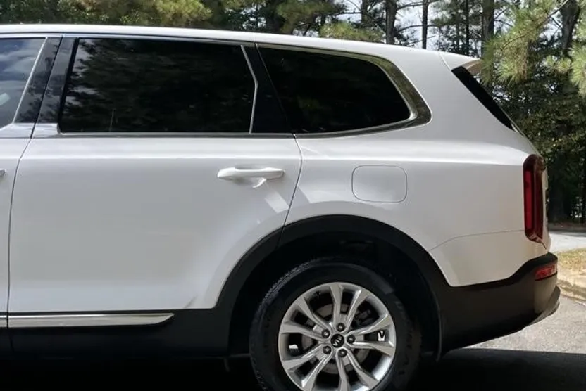 2021 Kia Telluride LX photo 1
