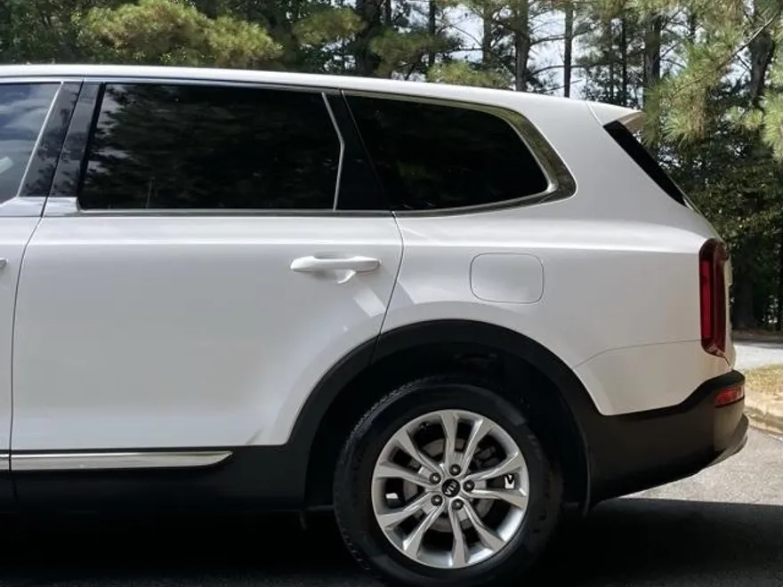 2021 Kia Telluride LX photo 1