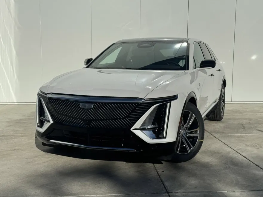 2025 Cadillac Lyriq Luxury photo 1