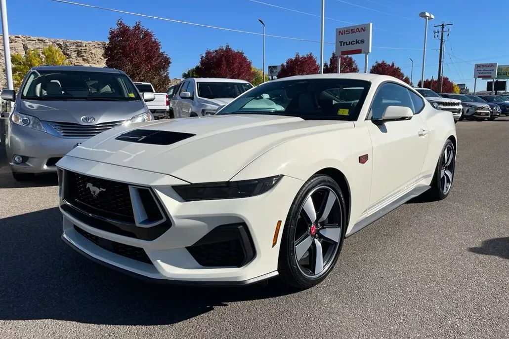 2025 Ford Mustang GT Premium photo 1