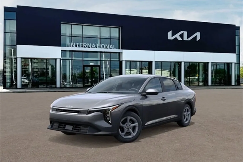 2025 Kia K4 LXS photo 1