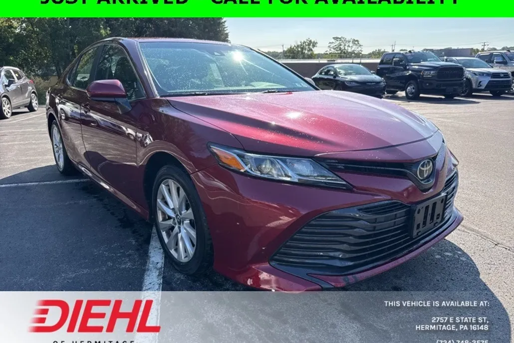2018 Toyota Camry LE photo 1