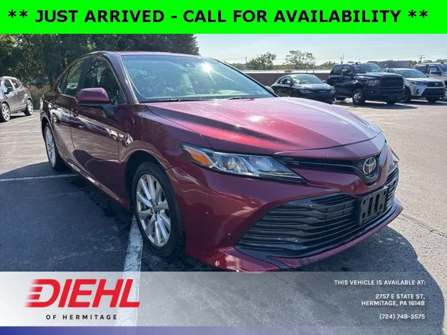 2018 Toyota Camry LE photo 1