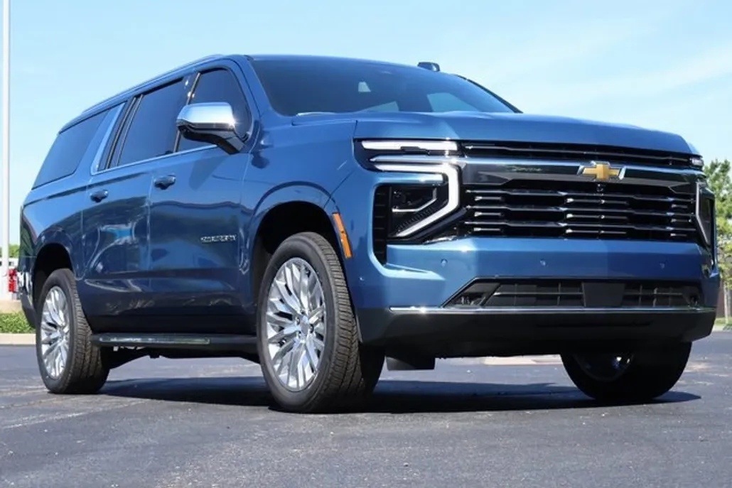 2025 Chevrolet Suburban Premier photo 1