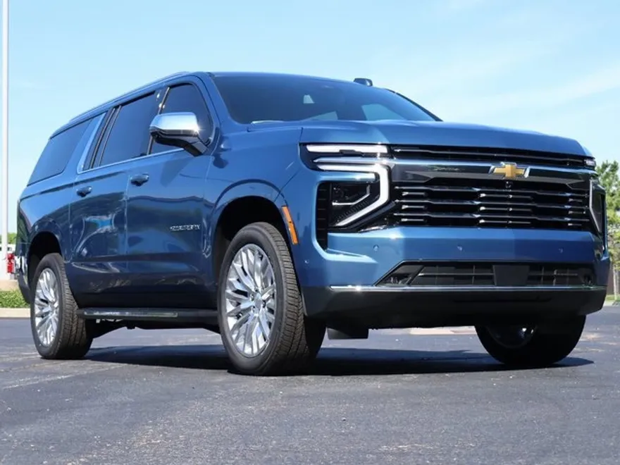 2025 Chevrolet Suburban Premier photo 1