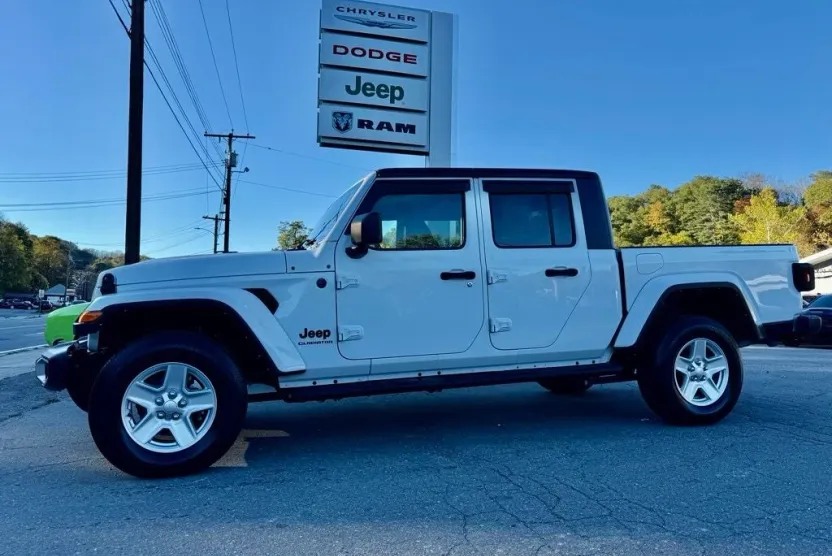 2022 Jeep Gladiator Sport photo 1