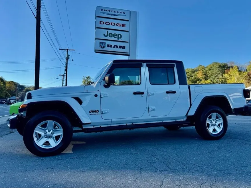 2022 Jeep Gladiator Sport photo 1