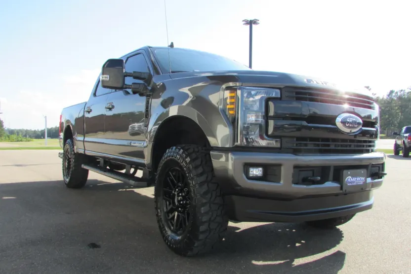 2019 Ford F-250 Lariat photo 1