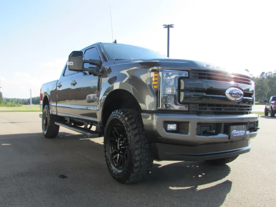 2019 Ford F-250 Lariat photo 1