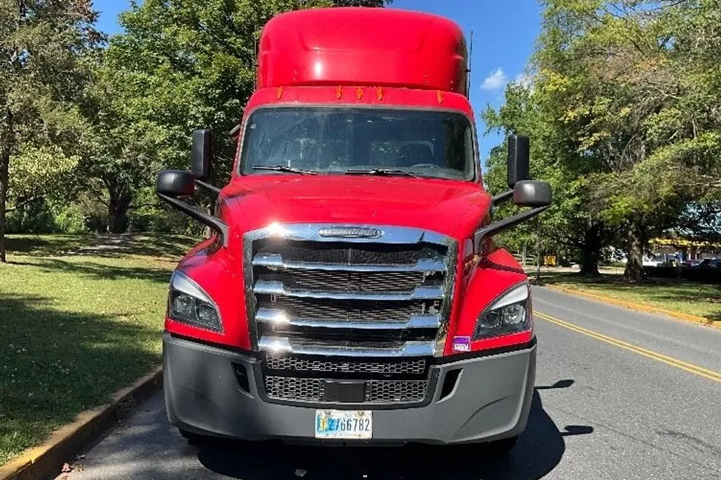 2019 Freightliner Cascadia 126" Day cab photo 1