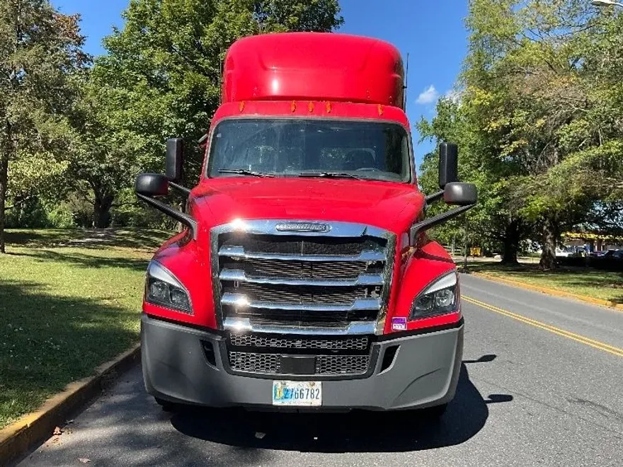2019 Freightliner Cascadia 126" Day cab photo 1