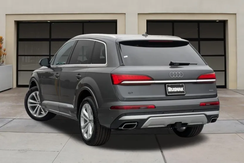 2025 Audi Q7 55 Premium Plus photo 1