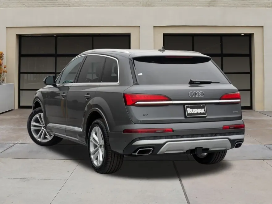 2025 Audi Q7 55 Premium Plus photo 1