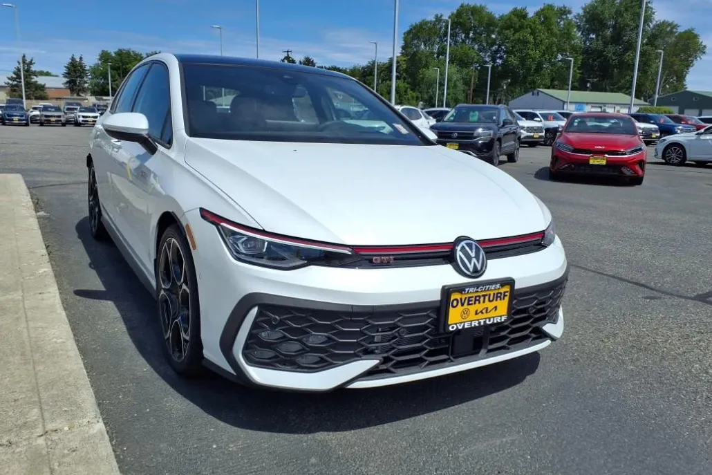 2025 Volkswagen Golf GTI Autobahn photo 1