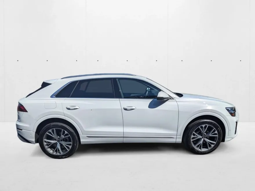 2025 Audi Q8 Premium Plus photo 1