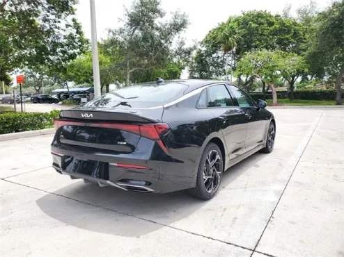 2025 Kia K5 GT-Line photo 4