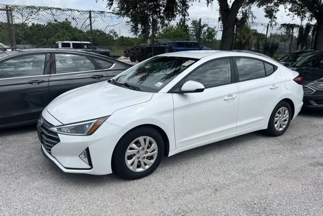 2019 Hyundai Elantra SE photo 1