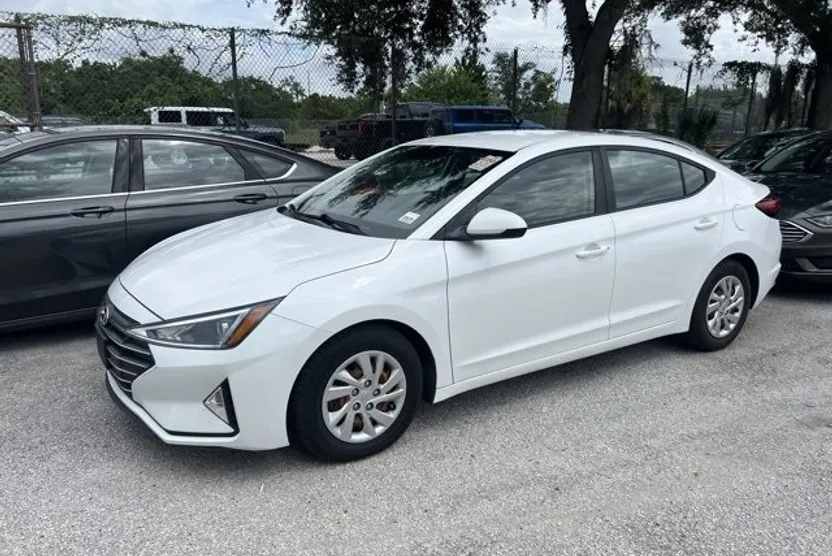 2019 Hyundai Elantra SE photo 1