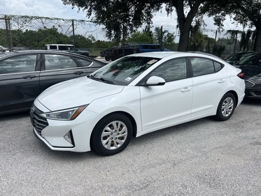 2019 Hyundai Elantra SE photo 1