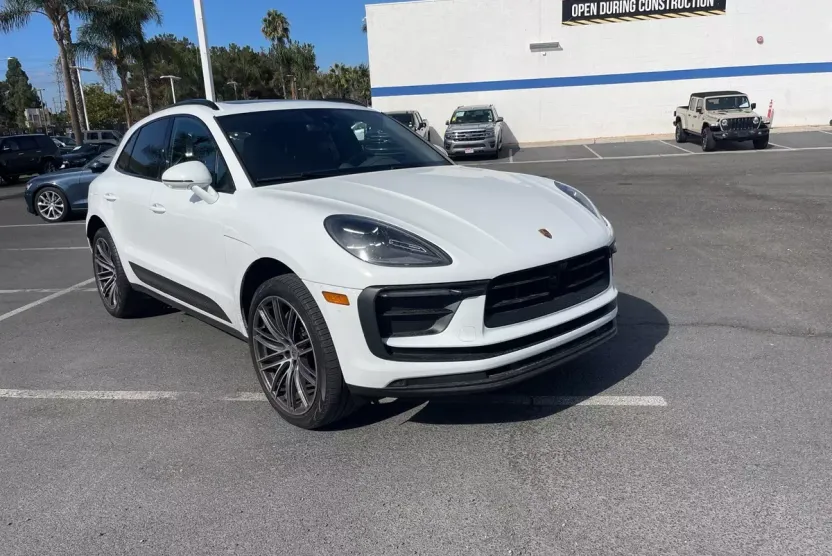 2024 Porsche Macan Base photo 1