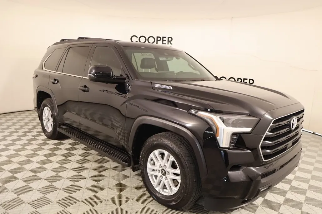 2025 Toyota Sequoia SR5 photo 1