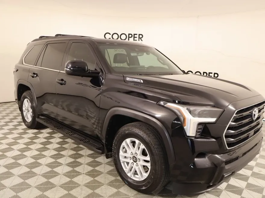 2025 Toyota Sequoia SR5 photo 1