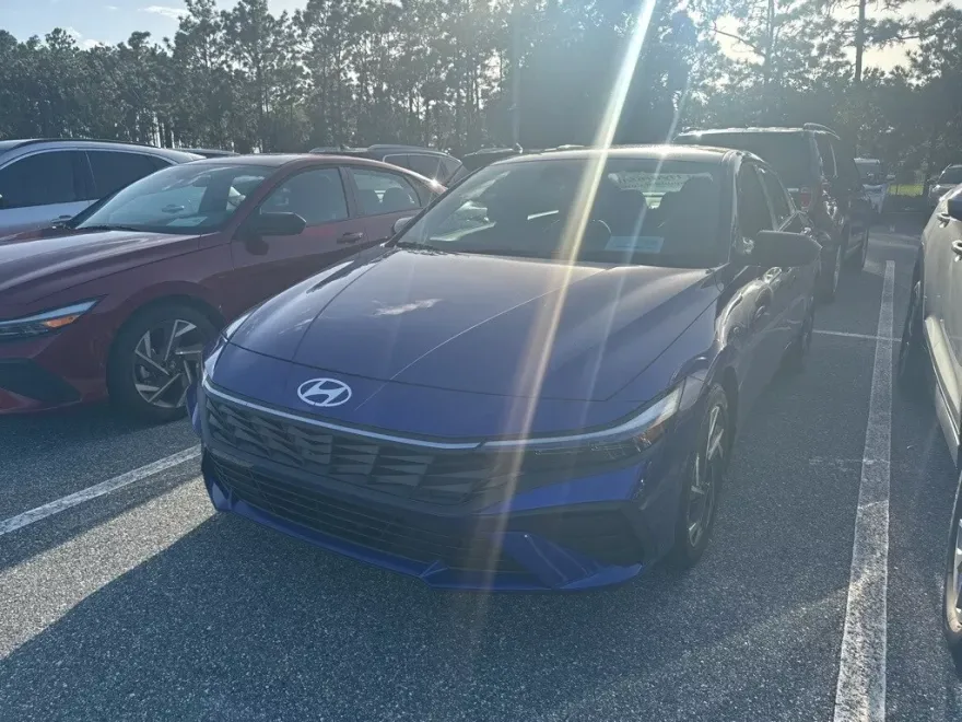 2025 Hyundai Elantra SEL Sport photo 1