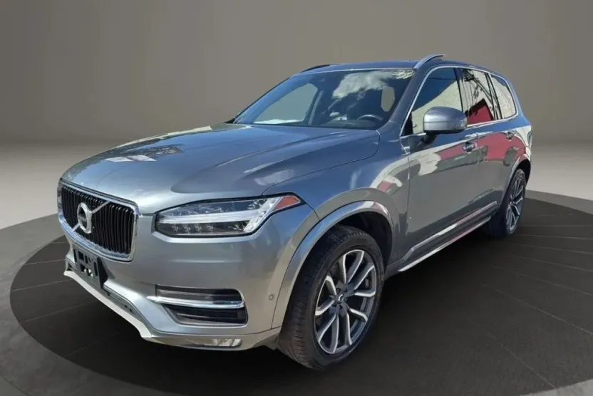 2018 Volvo XC90 Momentum photo 1