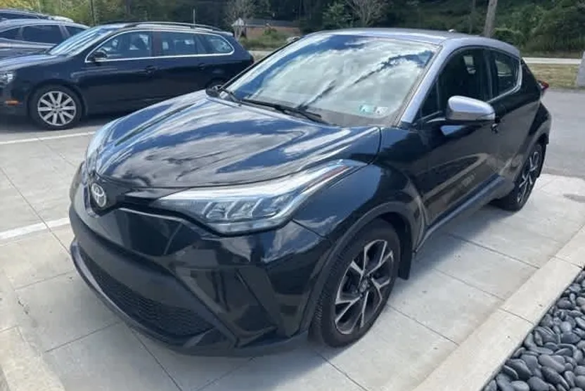2020 Toyota C-HR XLE photo 1
