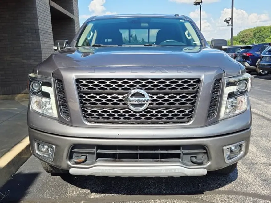 2019 Nissan Titan PRO-4X photo 1
